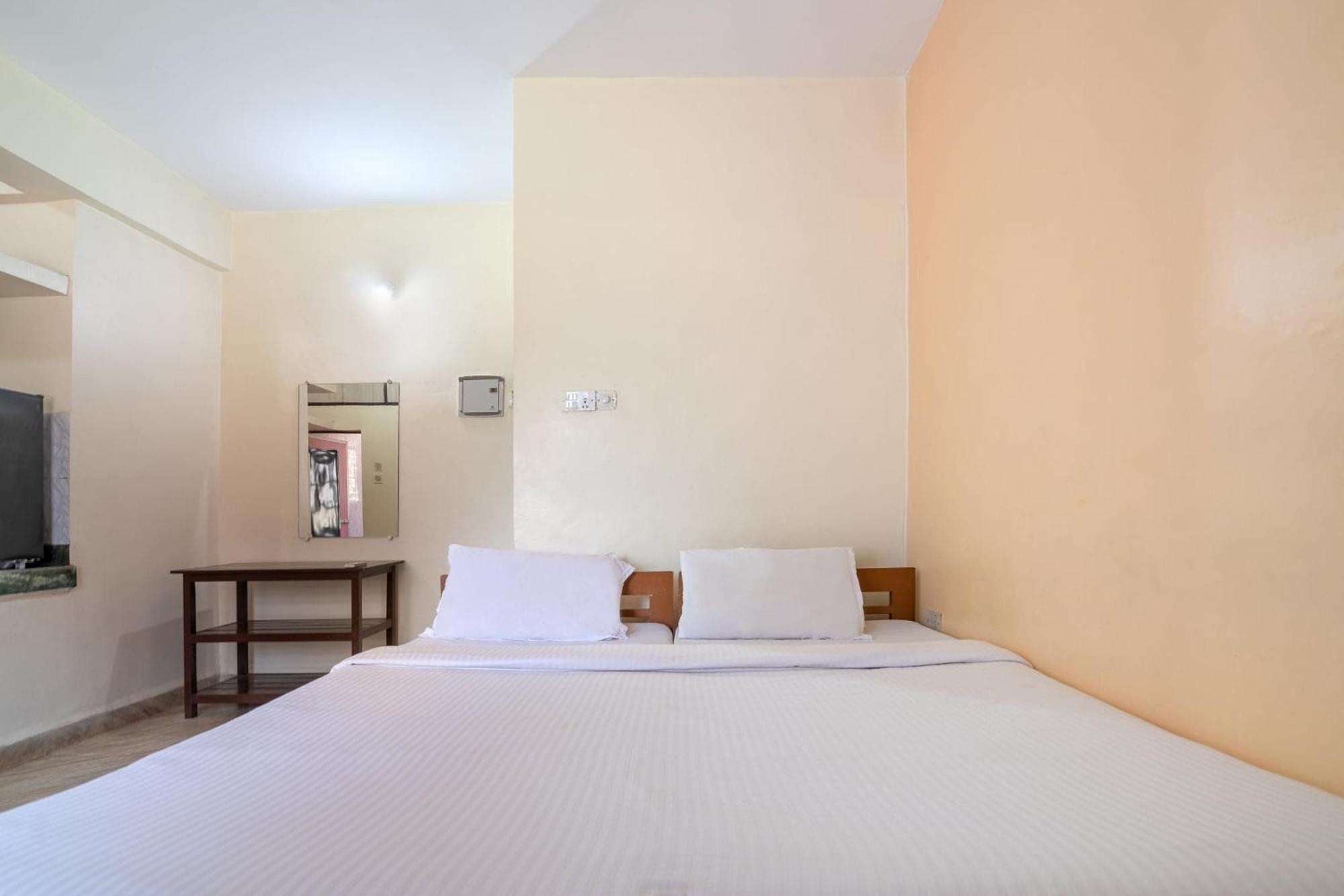 Spot On Ps Guest House Калангут Экстерьер фото