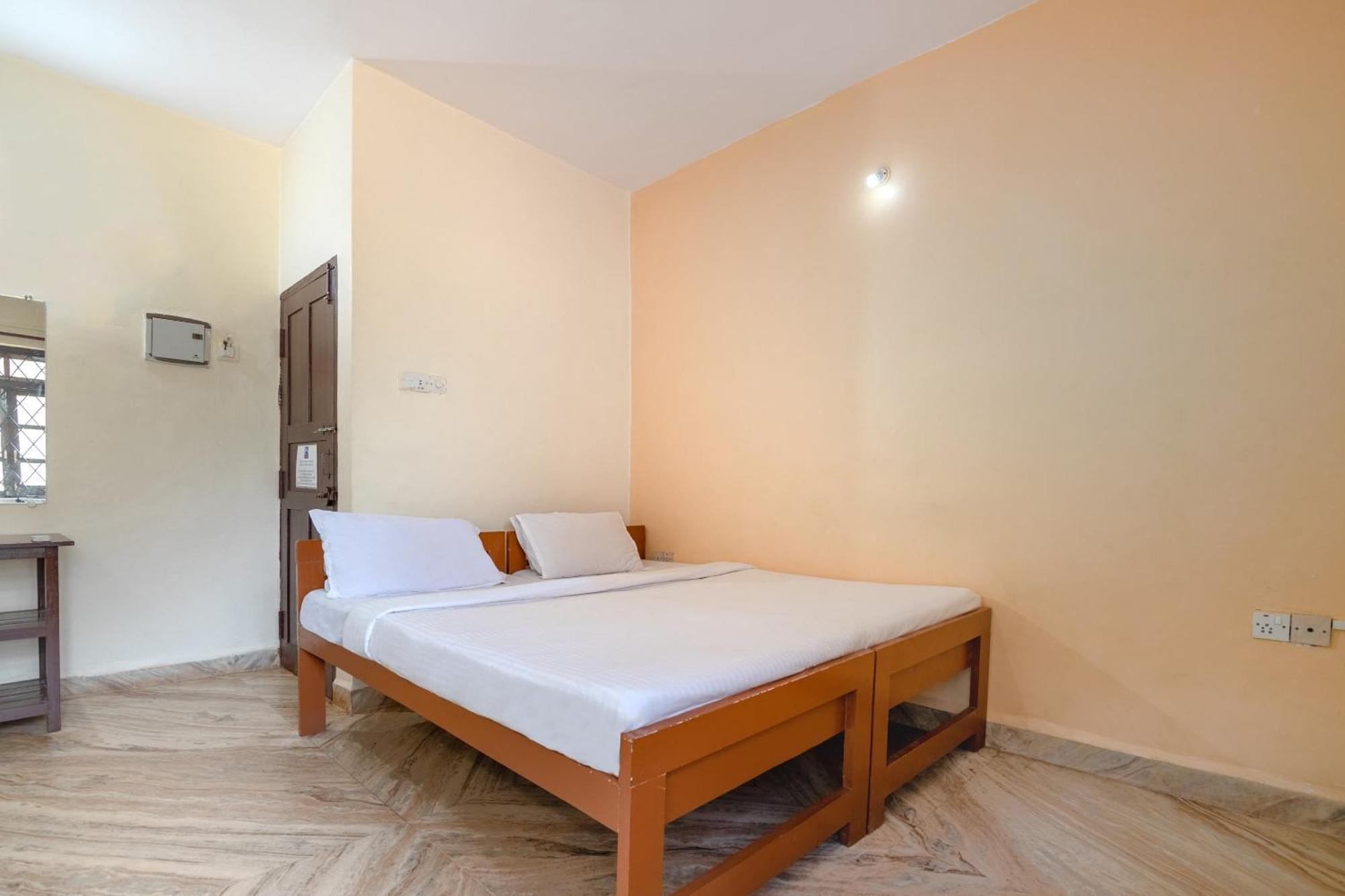 Spot On Ps Guest House Калангут Экстерьер фото