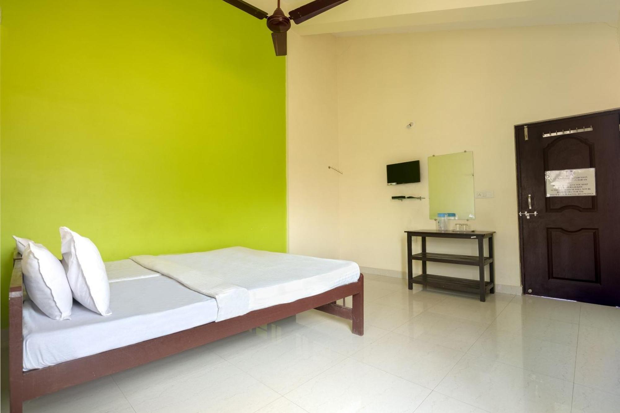 Spot On Ps Guest House Калангут Экстерьер фото