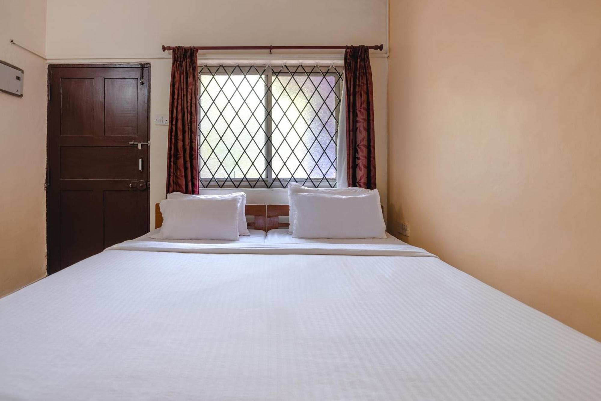Spot On Ps Guest House Калангут Экстерьер фото