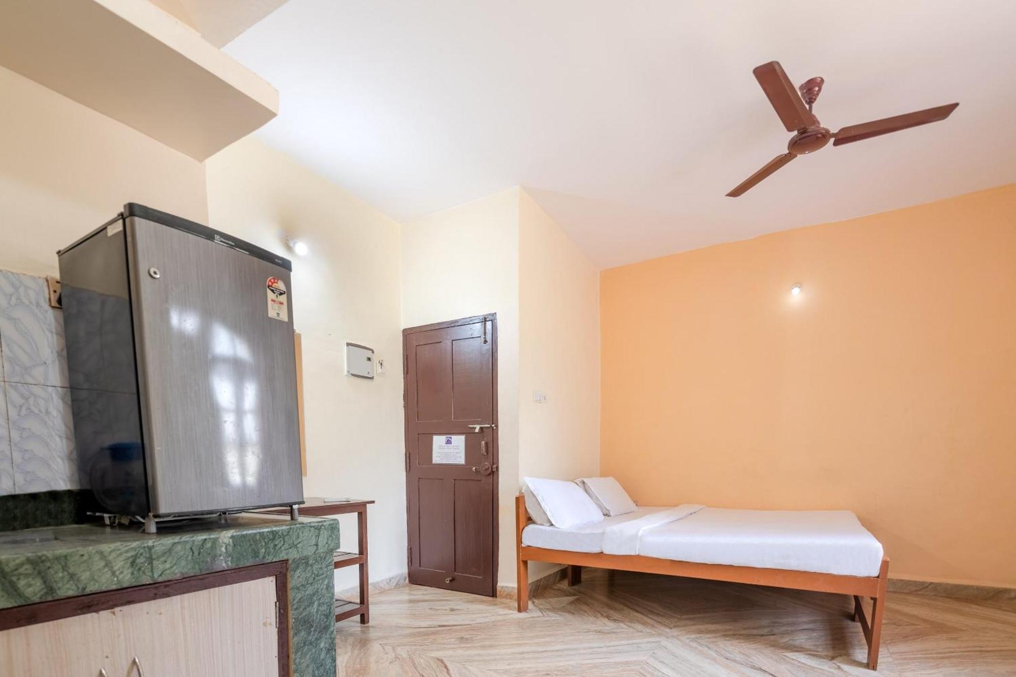 Spot On Ps Guest House Калангут Экстерьер фото